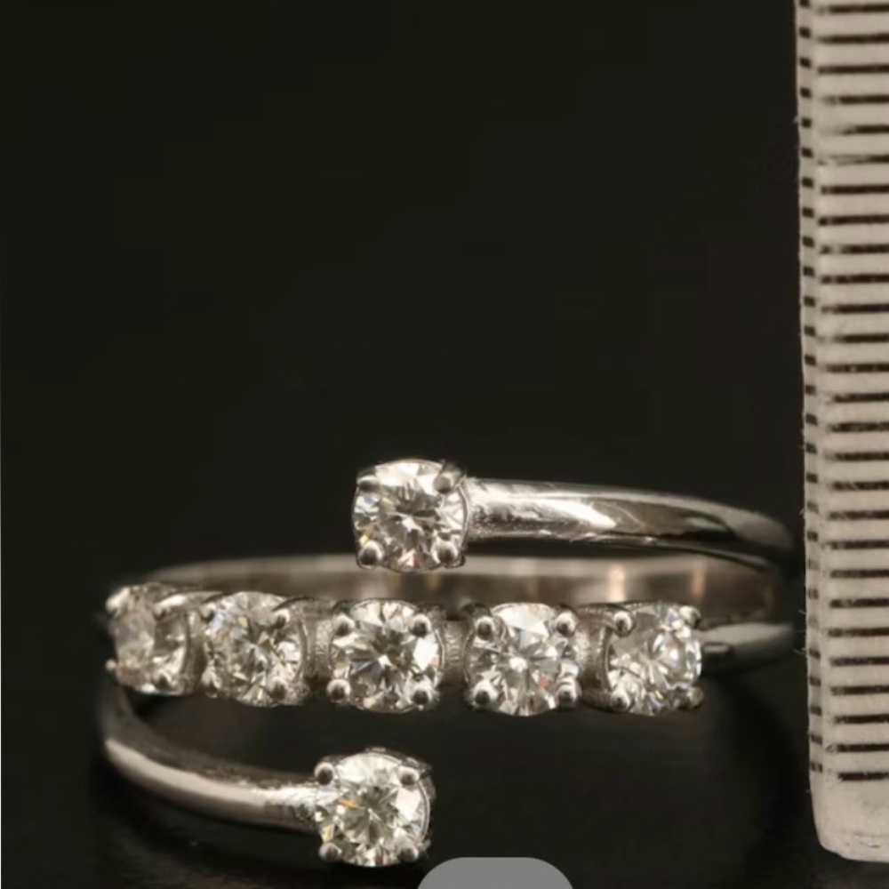 Classic 14k white gold with diamond ring - Picture 2 of 4